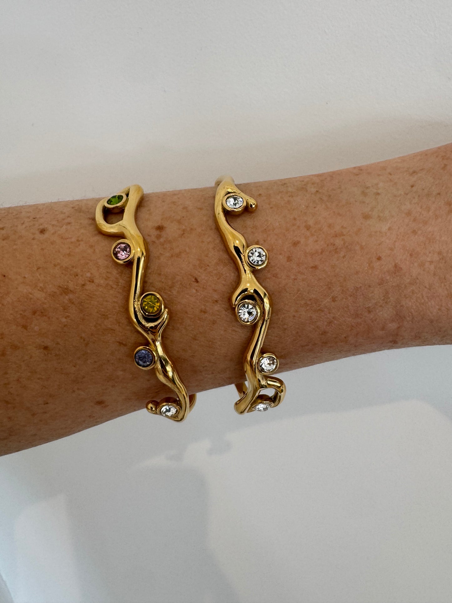 Wave bangle
