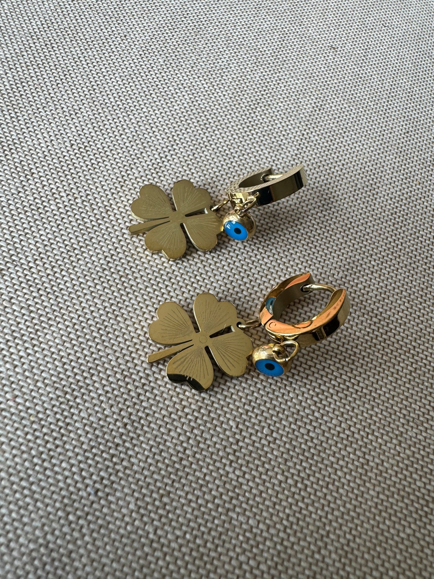 Four leaf clover earrings in gold