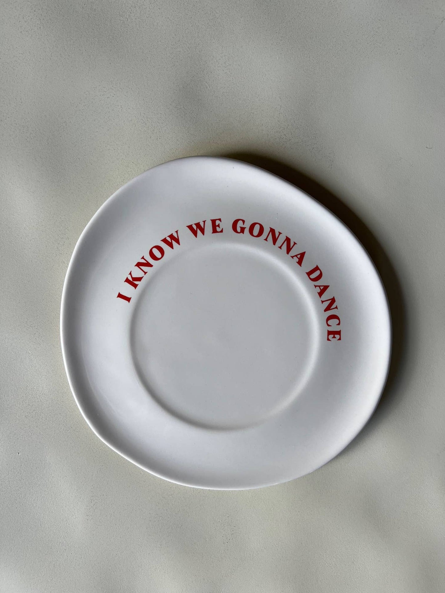 I know we gonna dance plate