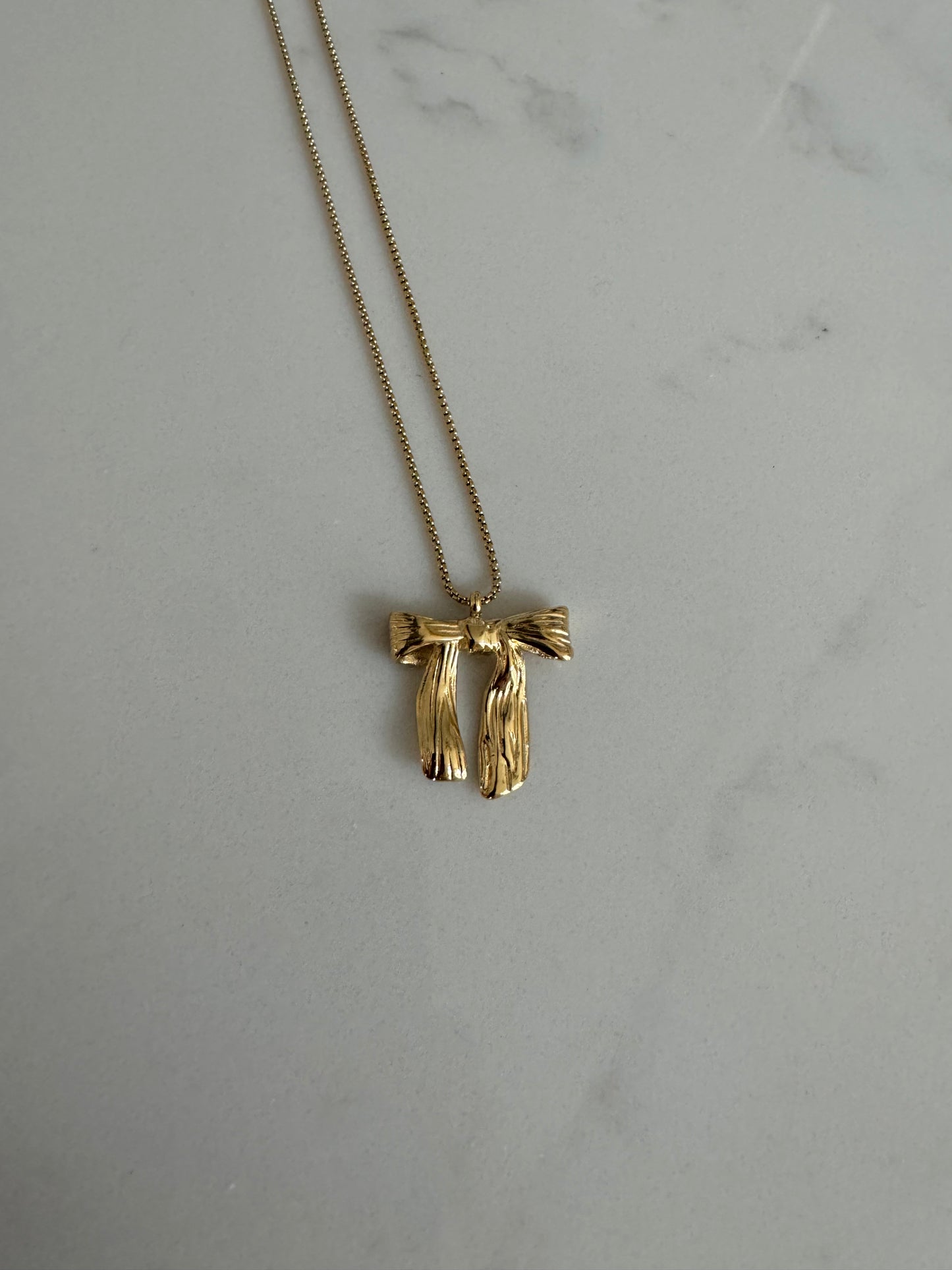 Danity Bow Necklace : Gold