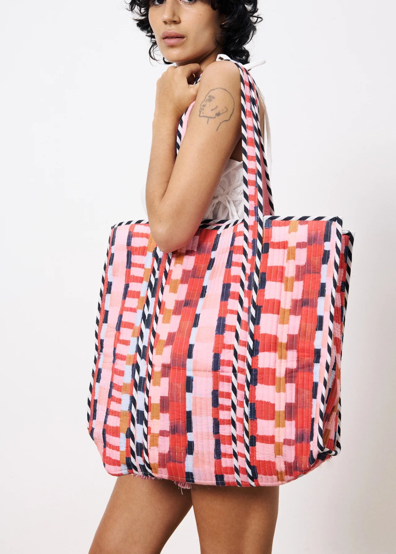 Pattern tote bag