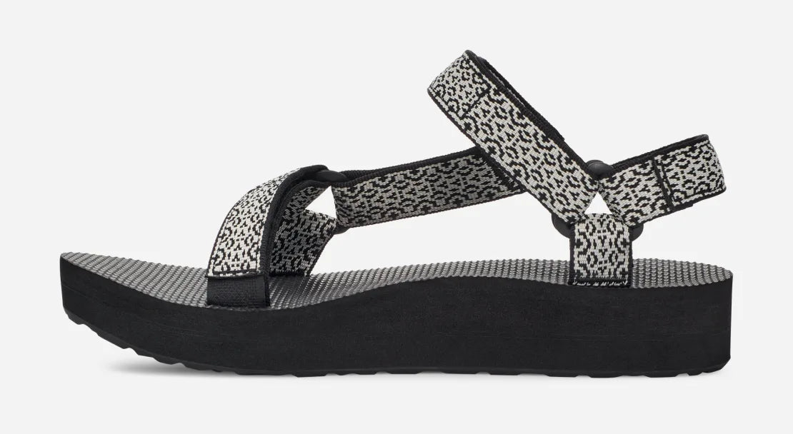 Teva Midform in Black & White