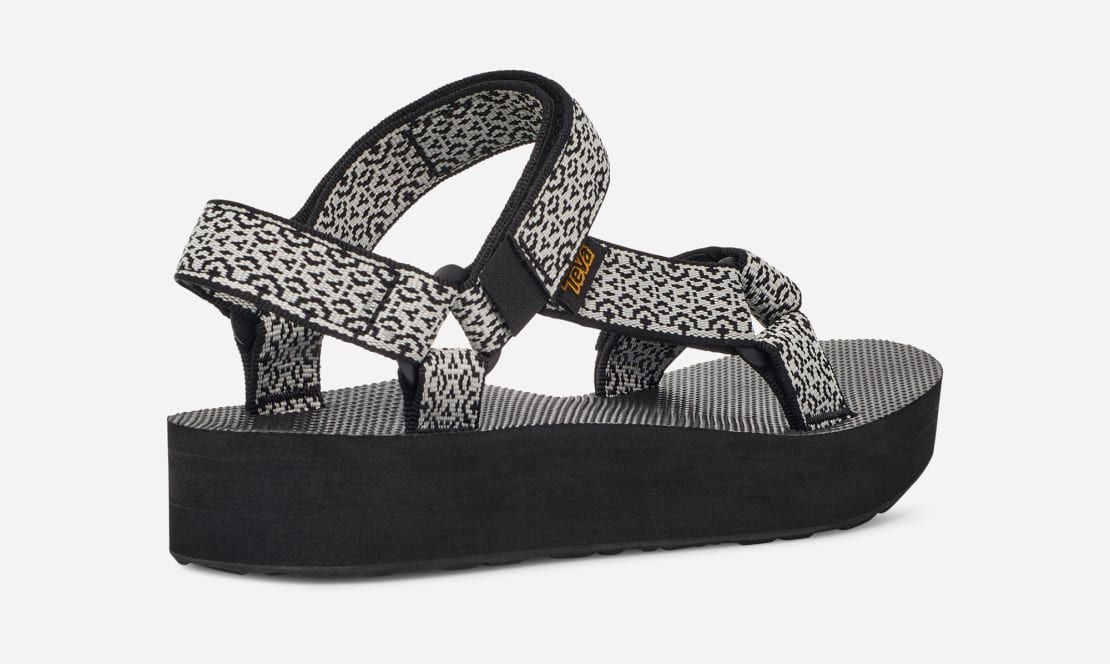 Teva Midform in Black & White