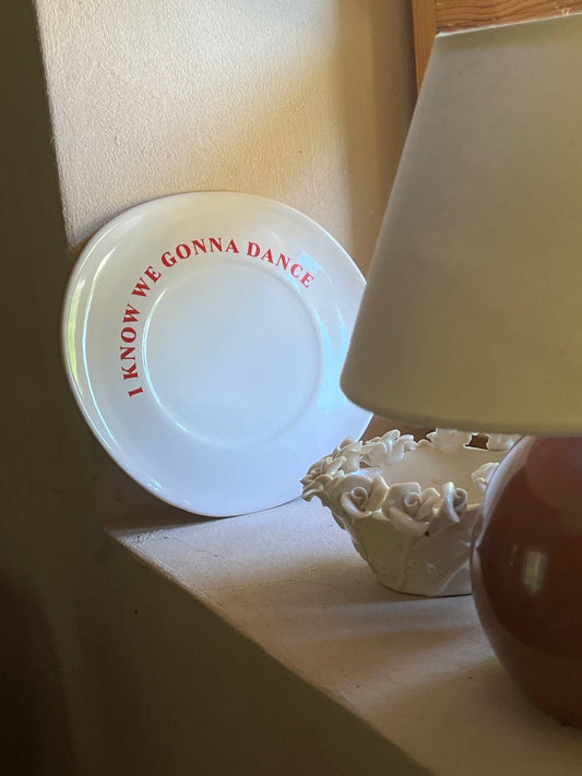 I know we gonna dance plate