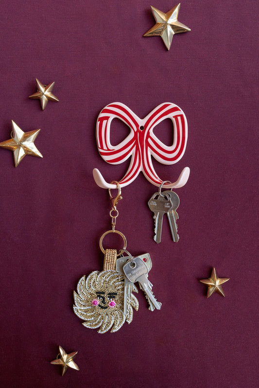 Bow stripe hook
