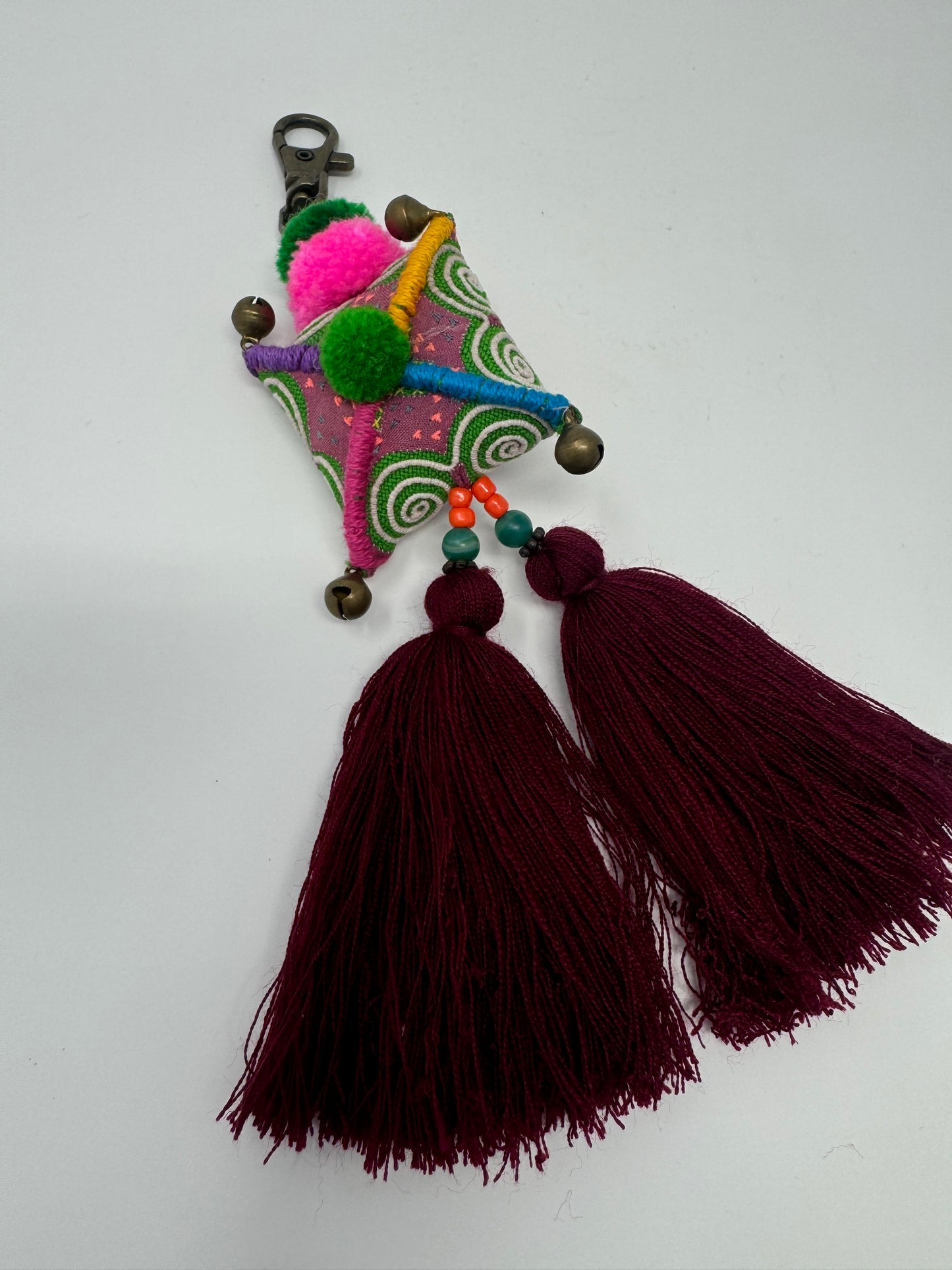 Embroidered tassel keyring : Wine