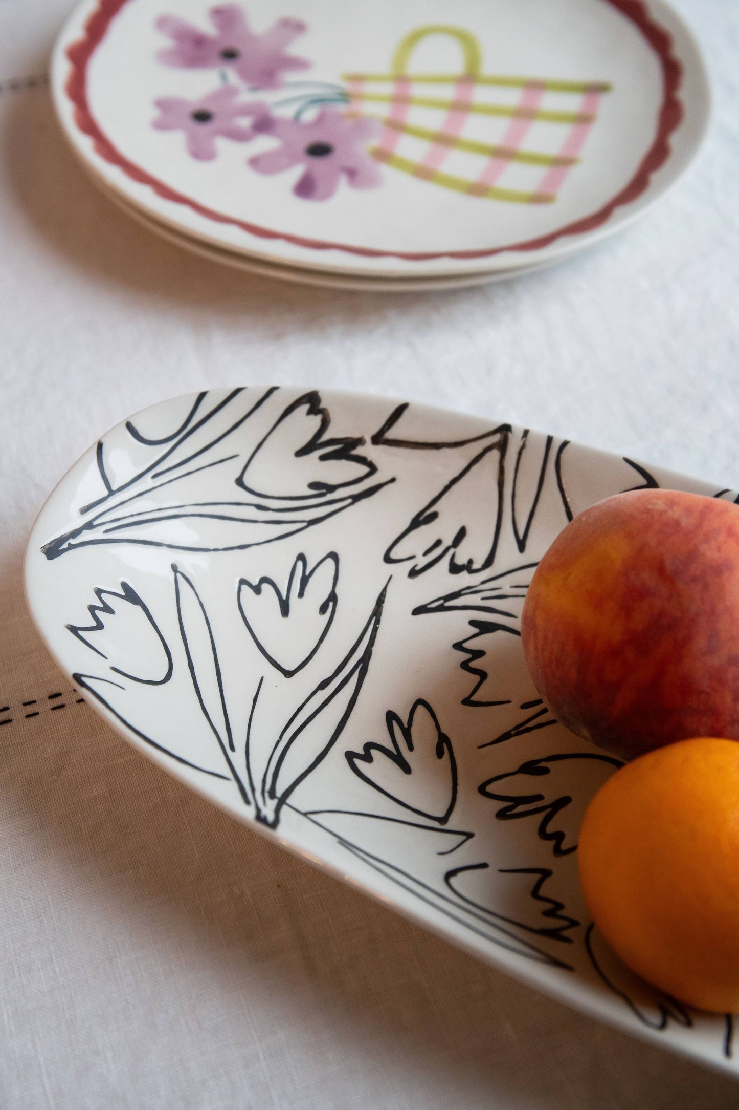 Flowers in Vase/Wine Scallop Border Round Plate