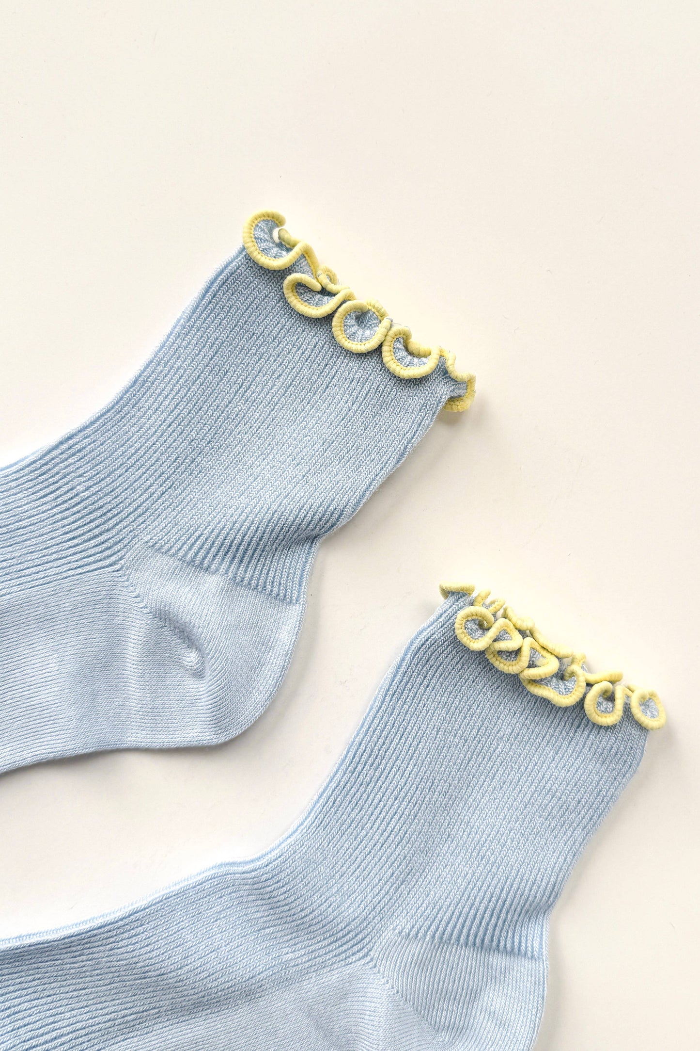 The Petite Ruffled Modal Socks : BABY BLUE / BUTTER