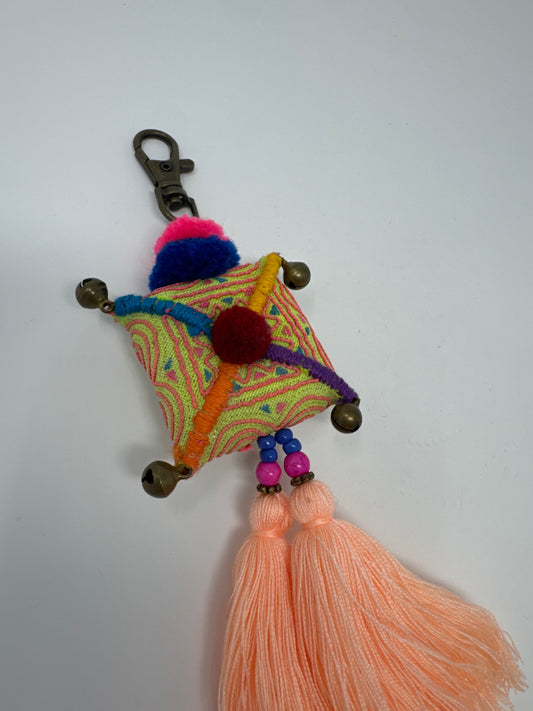 Embroidered tassel keyring : Peach