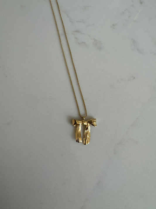 Danity Bow Necklace : Gold