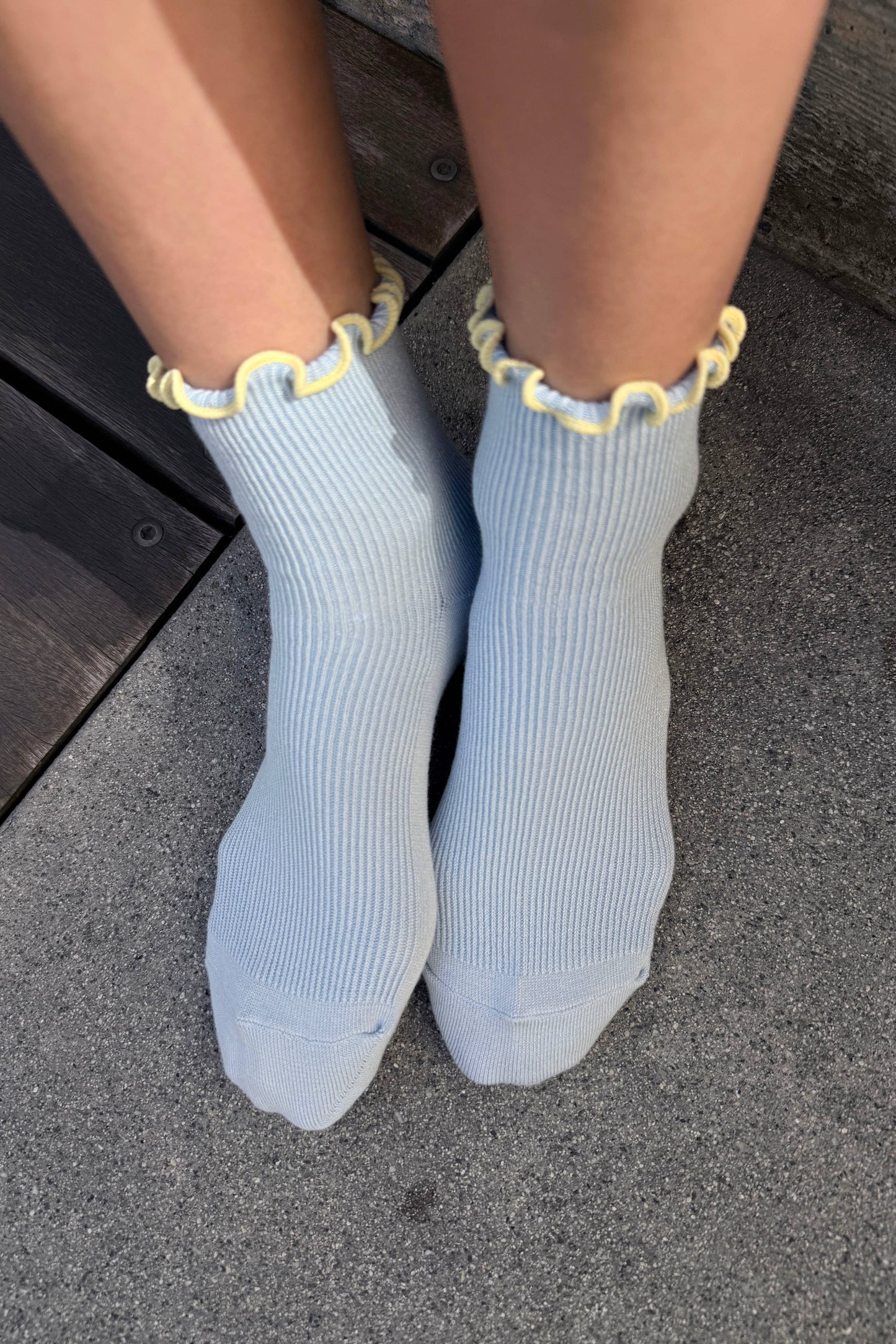 The Petite Ruffled Modal Socks : BABY BLUE / BUTTER
