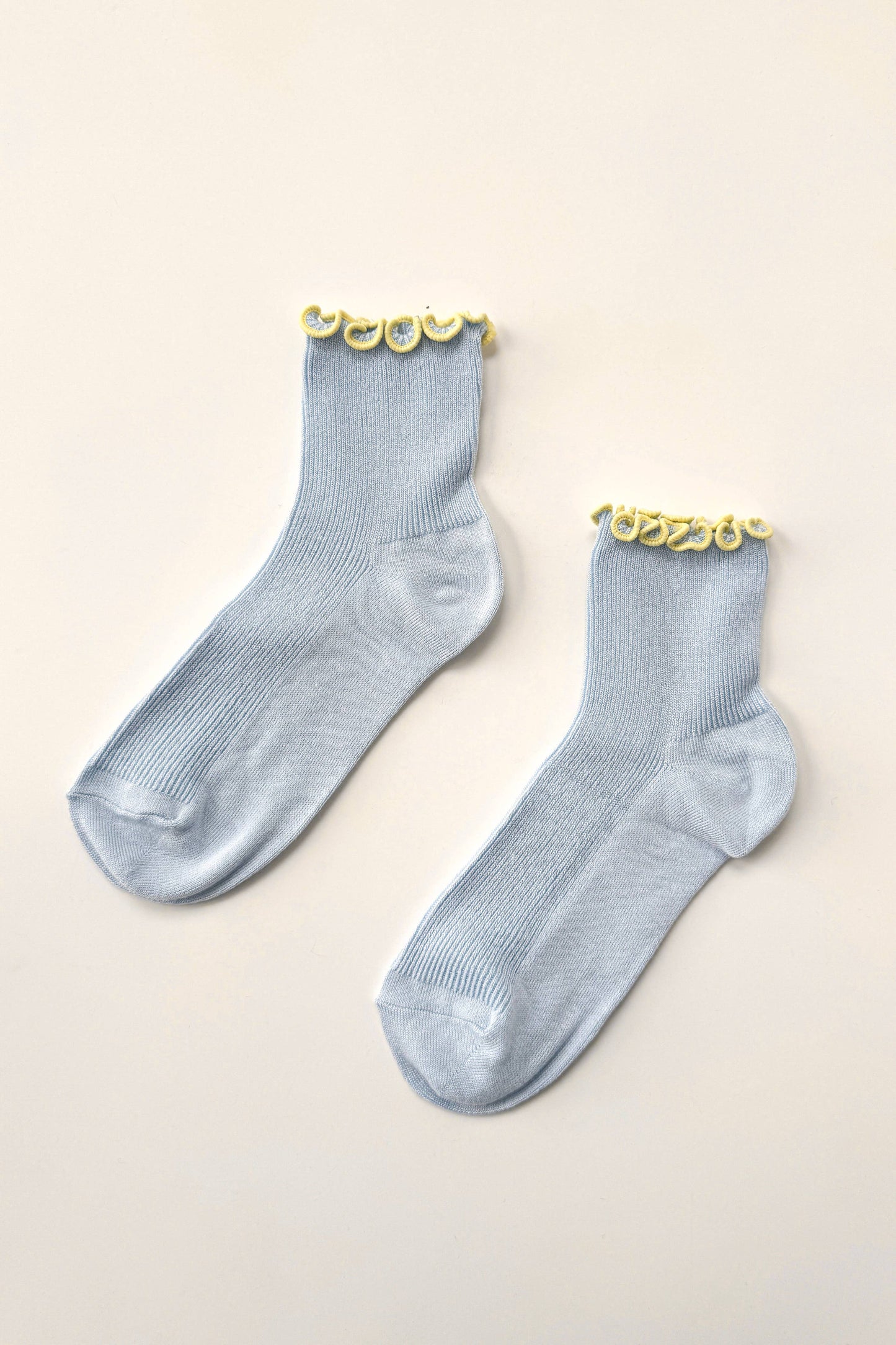 The Petite Ruffled Modal Socks : BABY BLUE / BUTTER